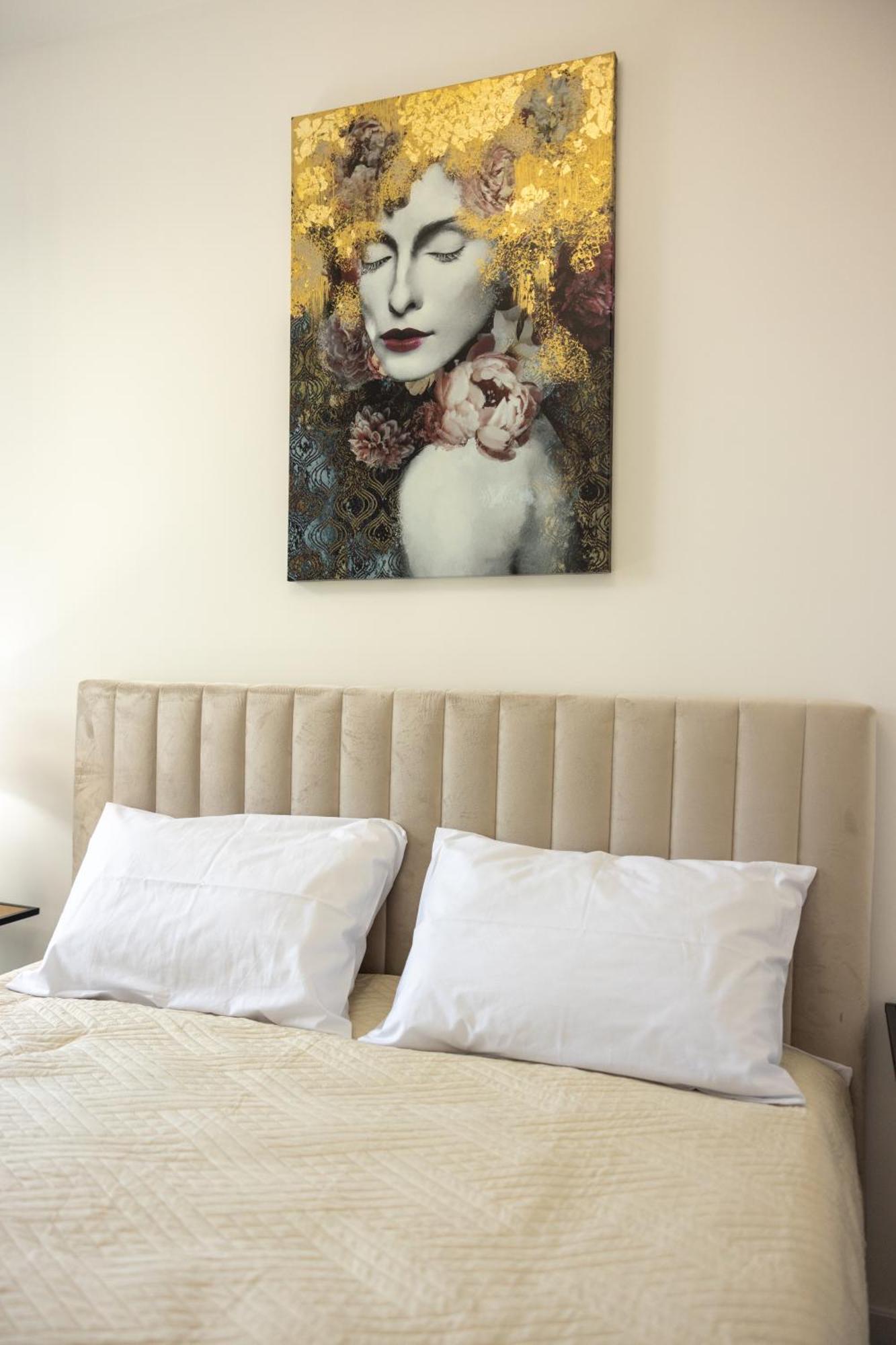 Central House Apartment
